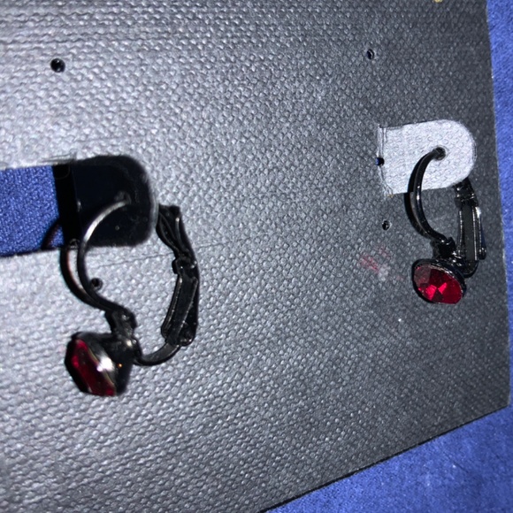 E3/ NWT  Cookie Lee  Earrings  - Red Crystal - Picture 2 of 3